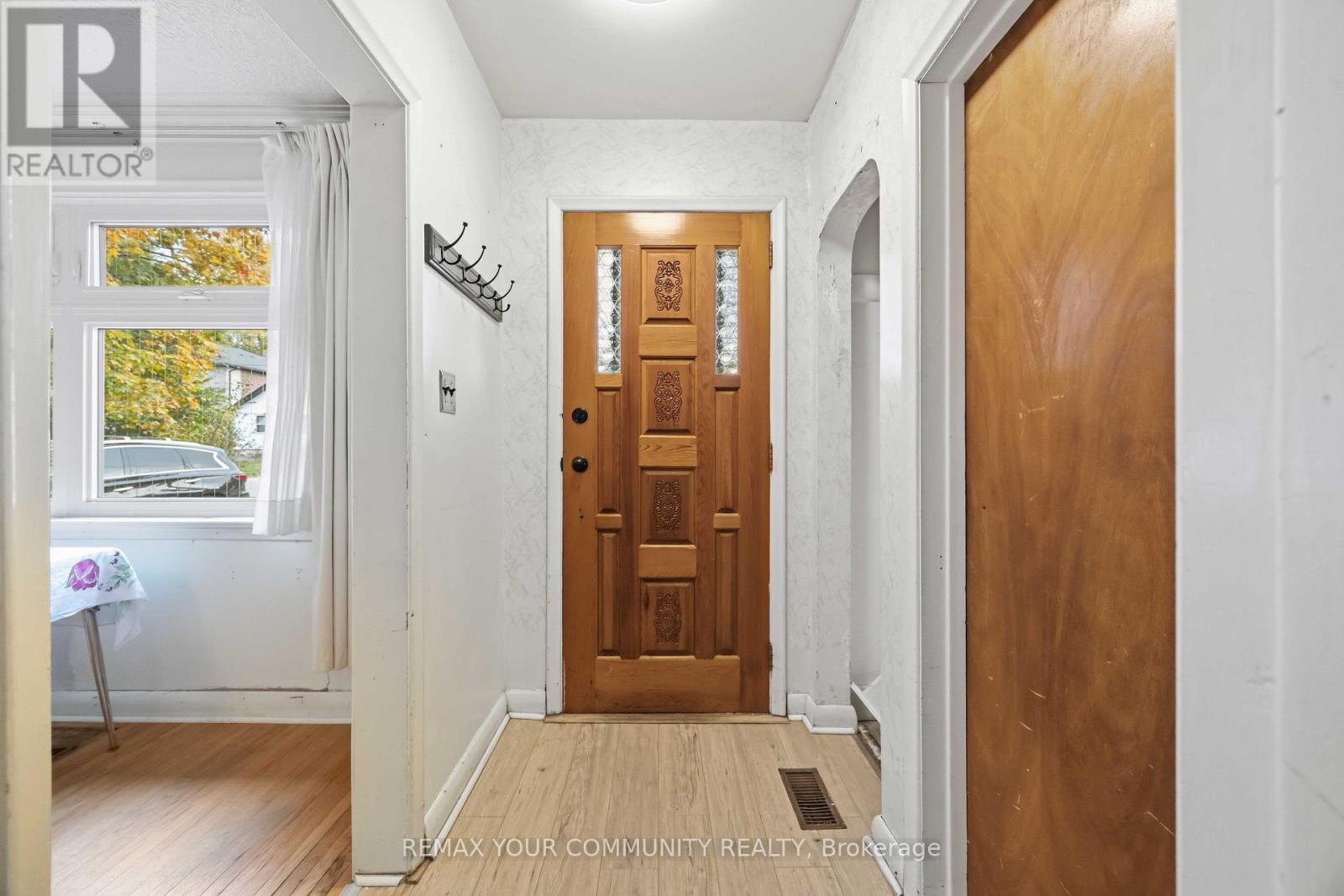 4 WALTONICE ROAD