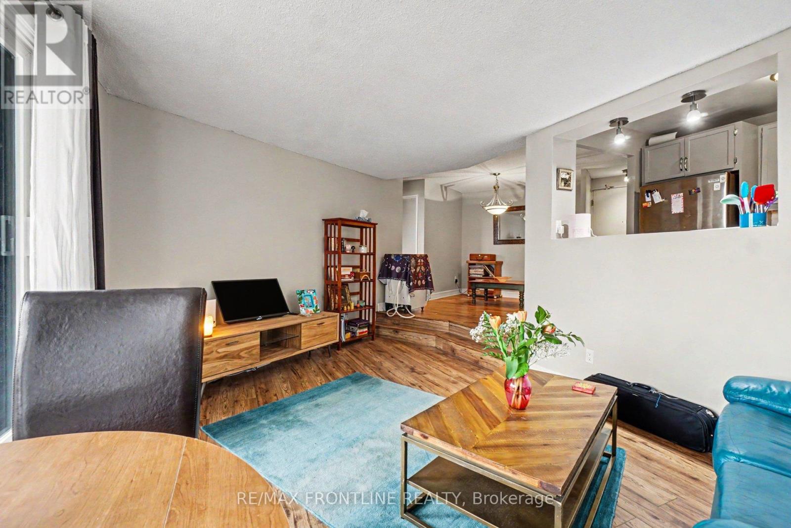 1009 - 1081 AMBLESIDE DRIVE