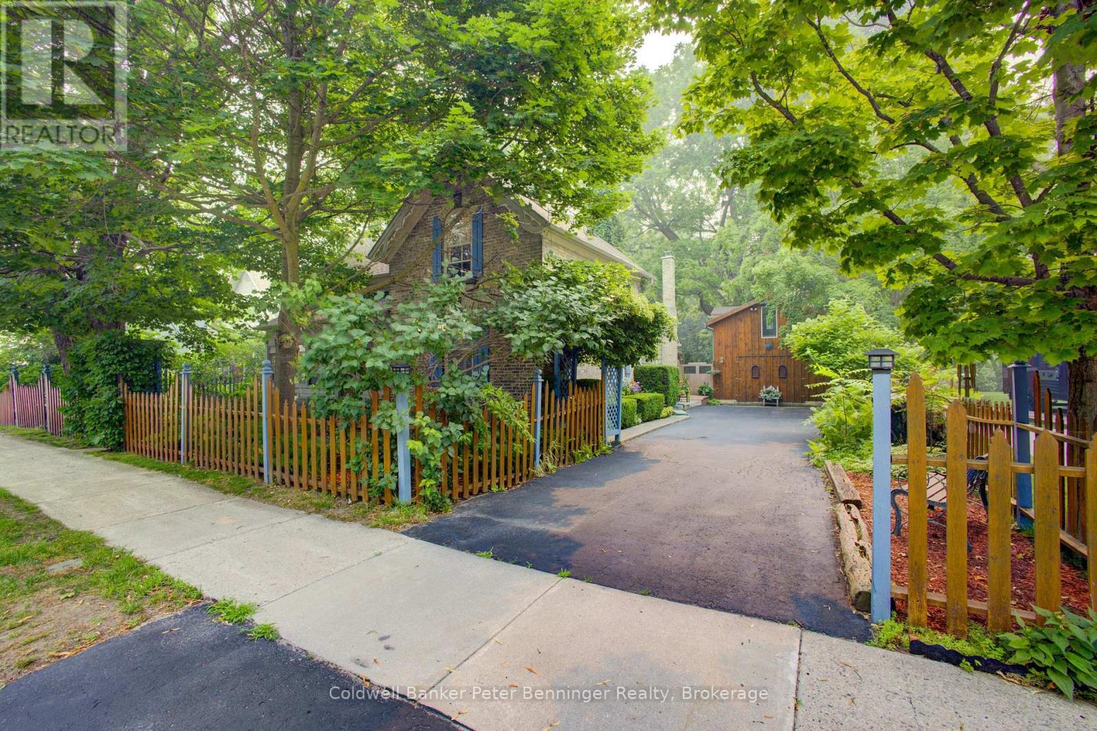 817 OLDE VICTORIA STREET