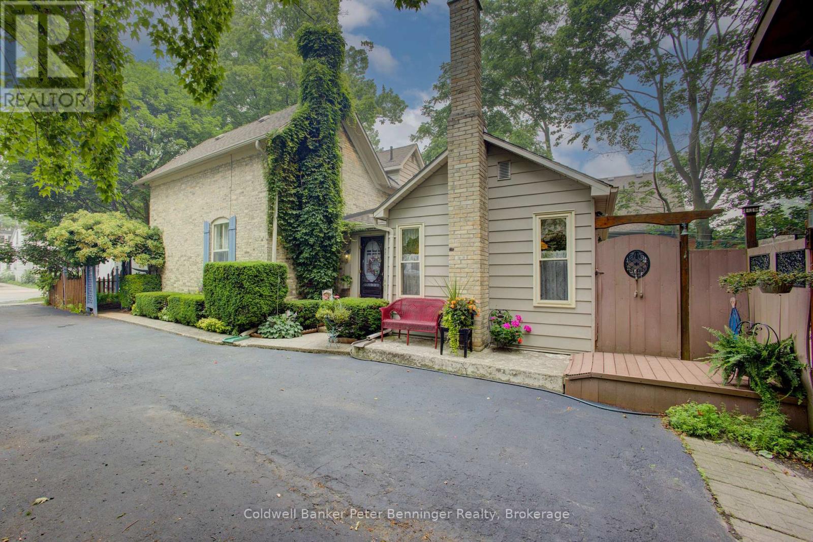 817 OLDE VICTORIA STREET