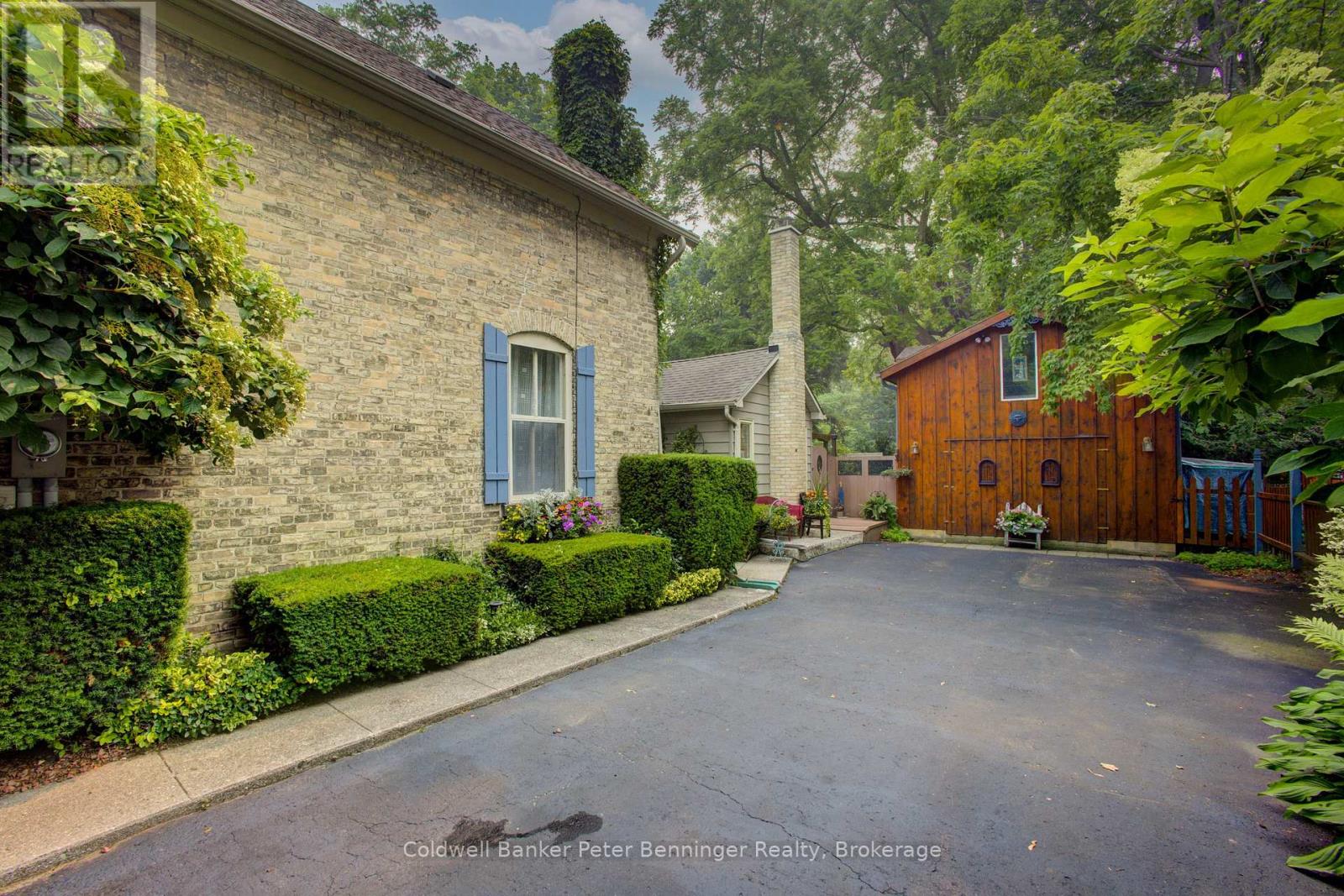 817 OLDE VICTORIA STREET