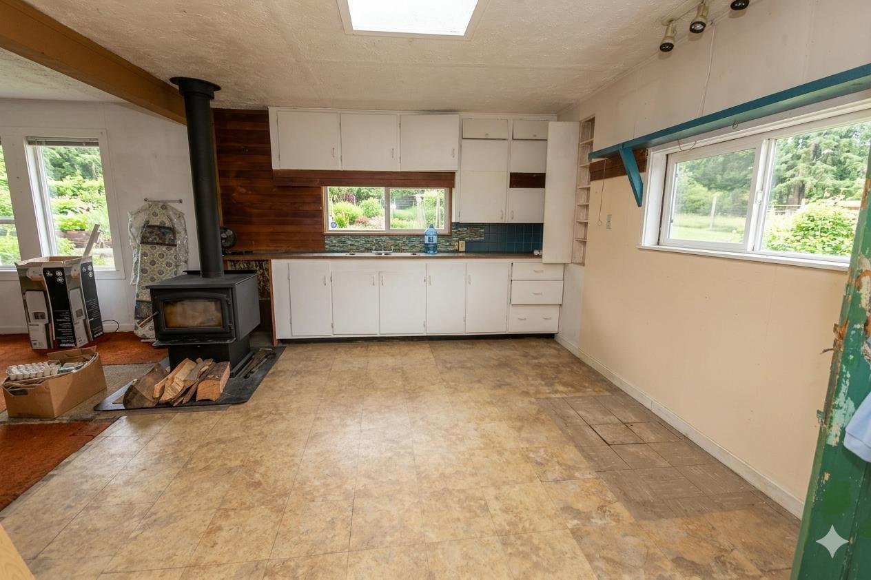 2391 LOUGHEED HIGHWAY, Mt Woodside