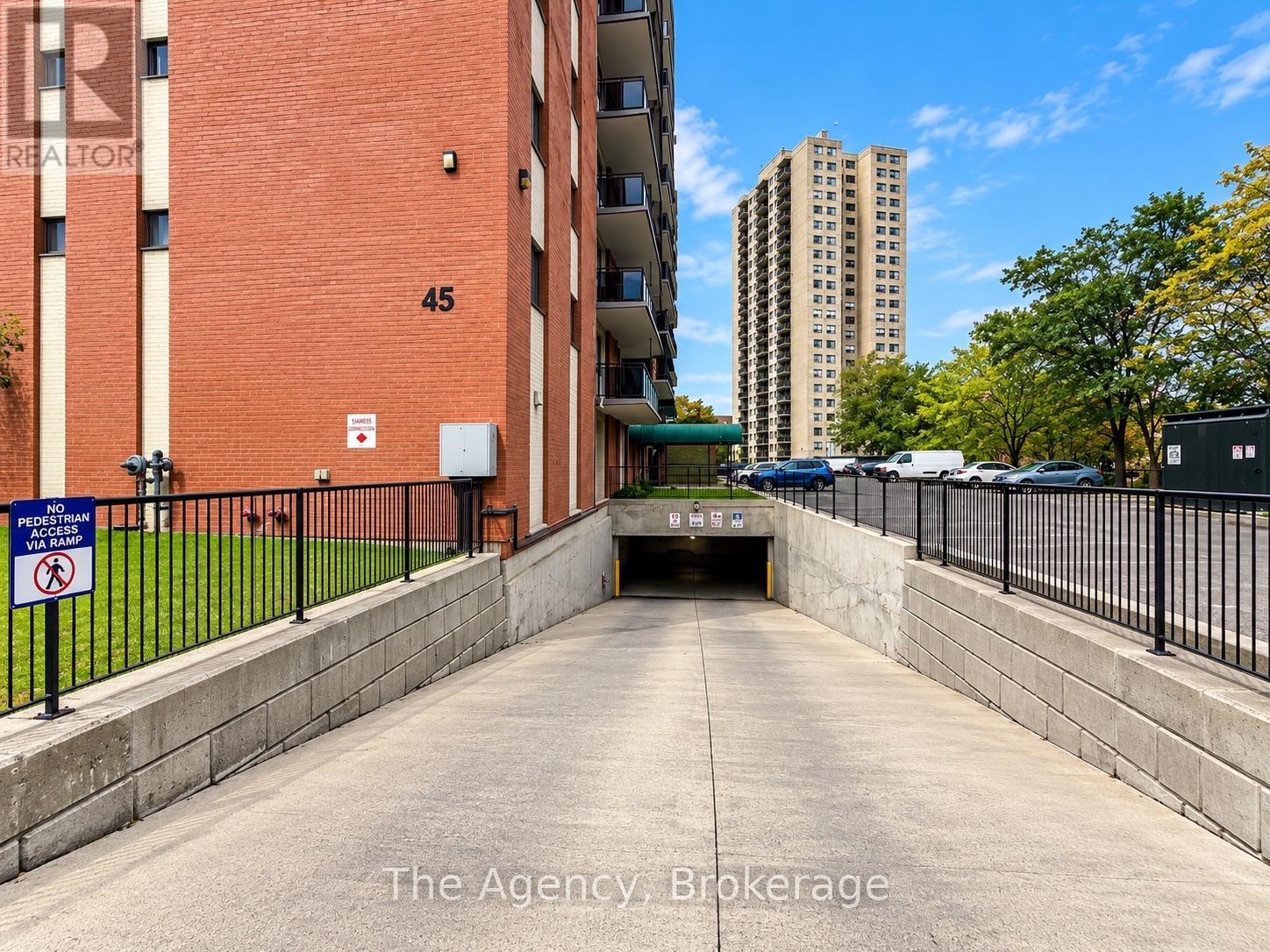102 - 45 PAISLEY BOULEVARD W