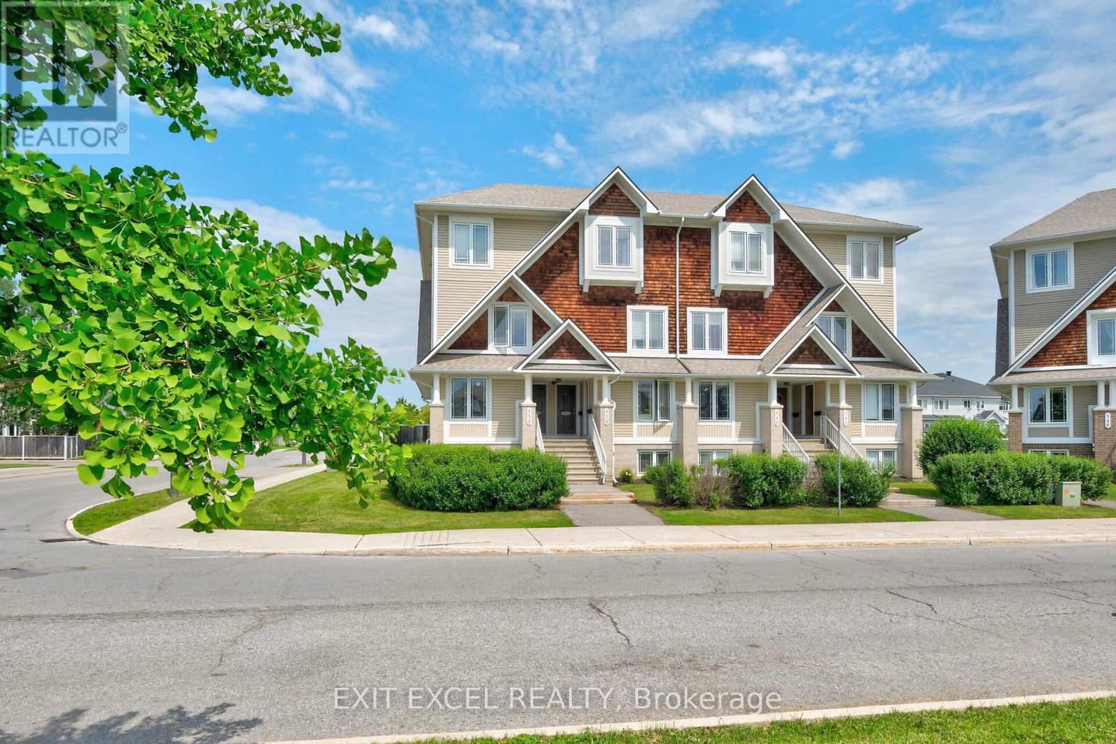 1 - 532 LAKERIDGE DRIVE - Photo 2