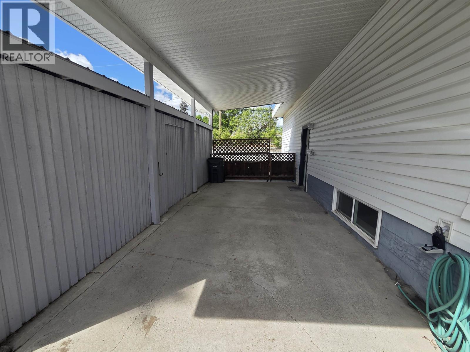 2784 FAIRVIEW CRESCENT