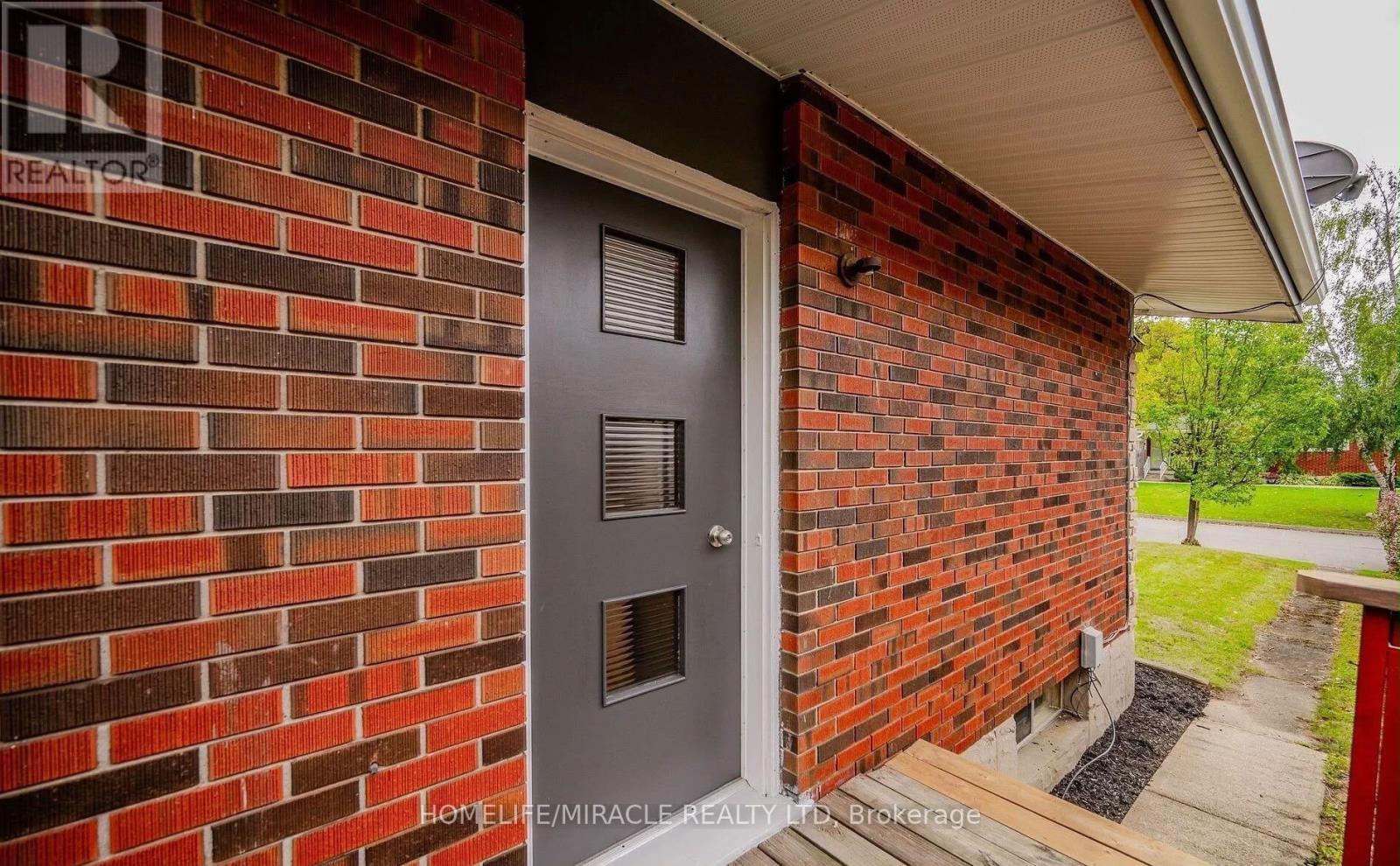 10 GREENWOOD AVENUE