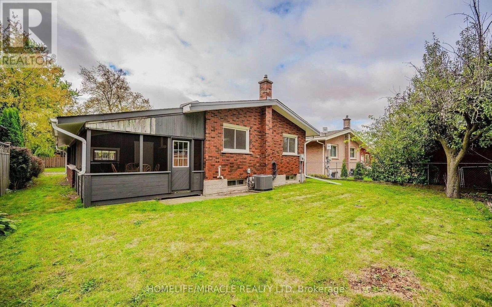 10 GREENWOOD AVENUE