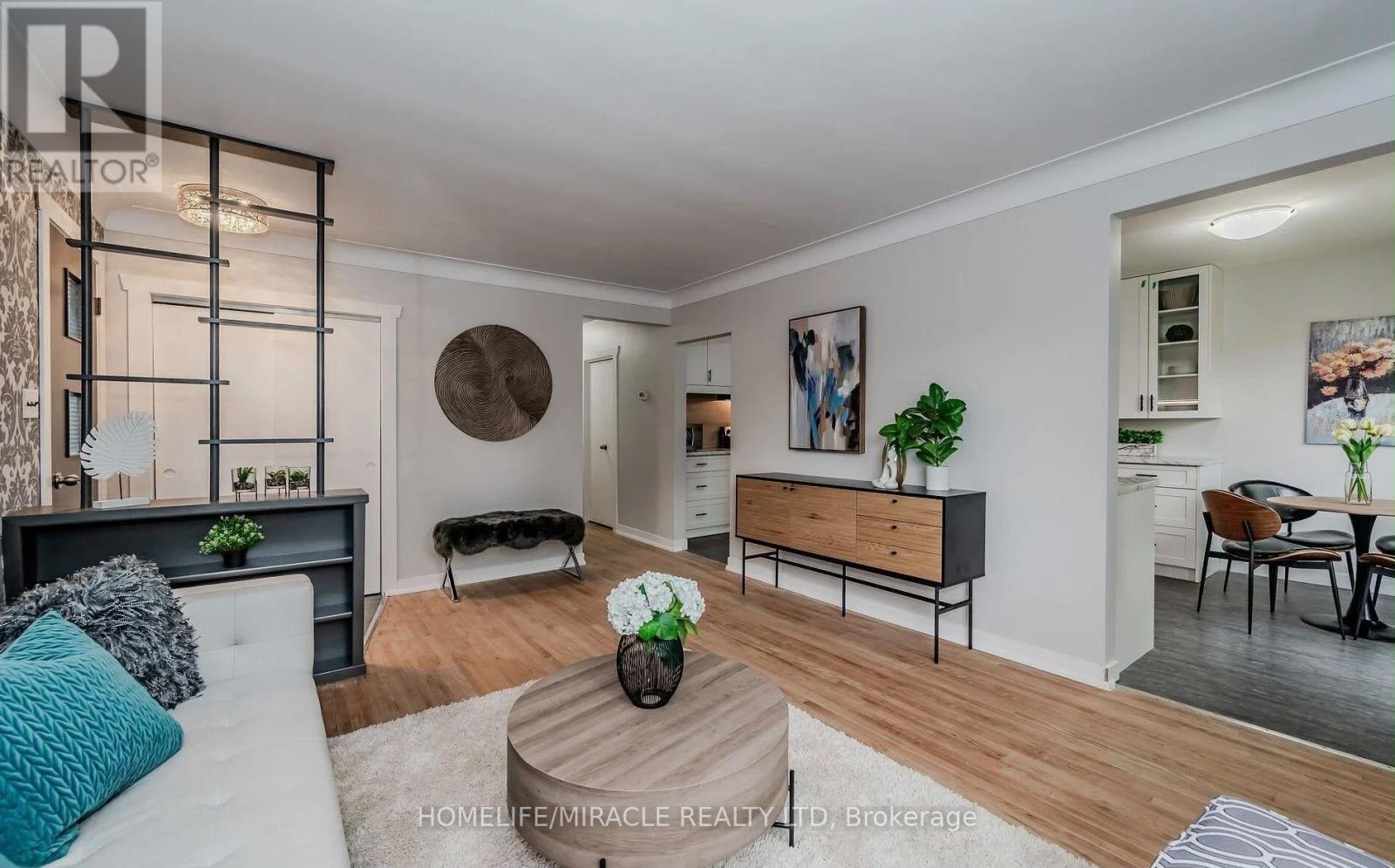 10 GREENWOOD AVENUE