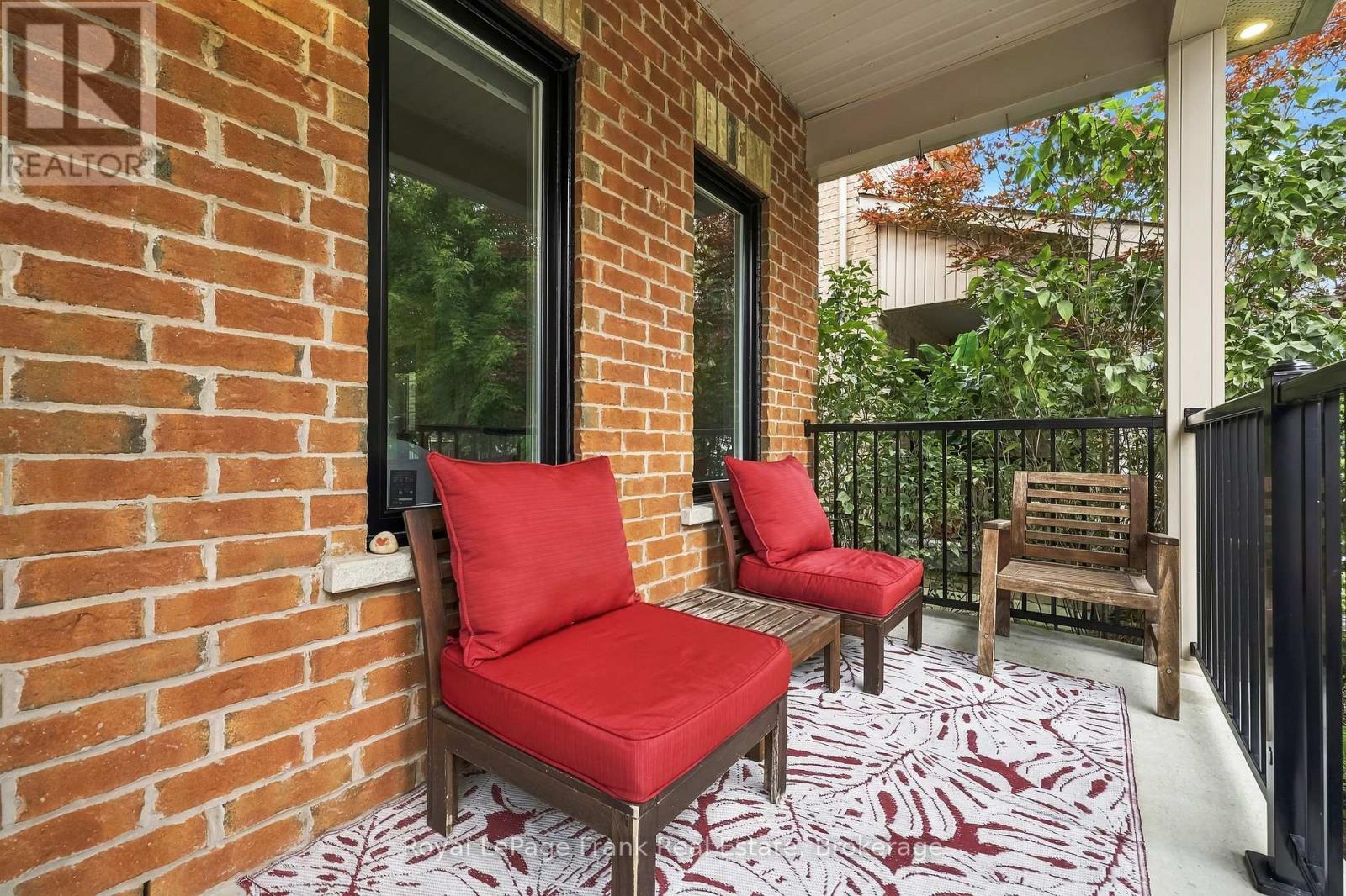 6 FOXBURY ROAD