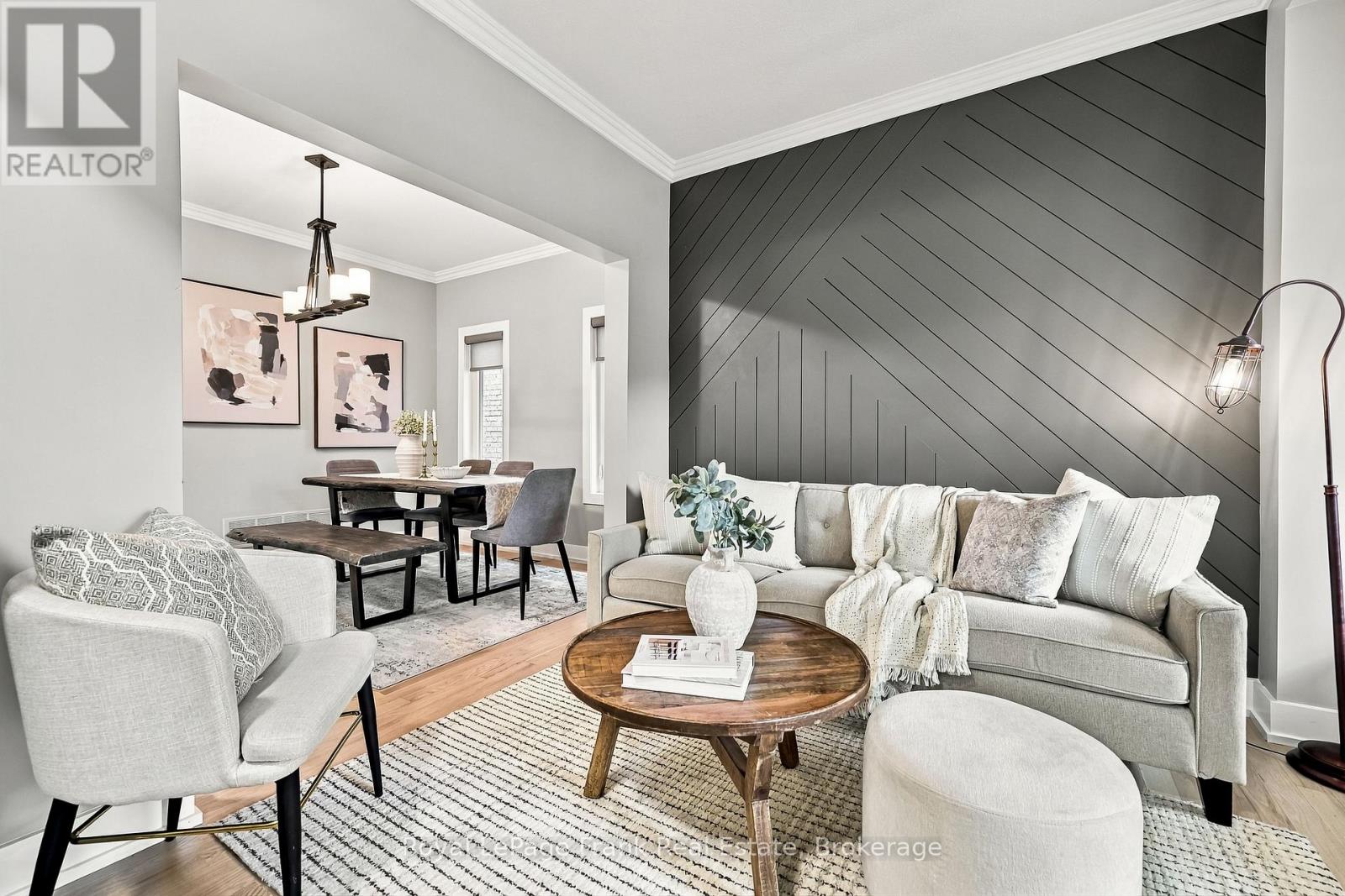 6 FOXBURY ROAD