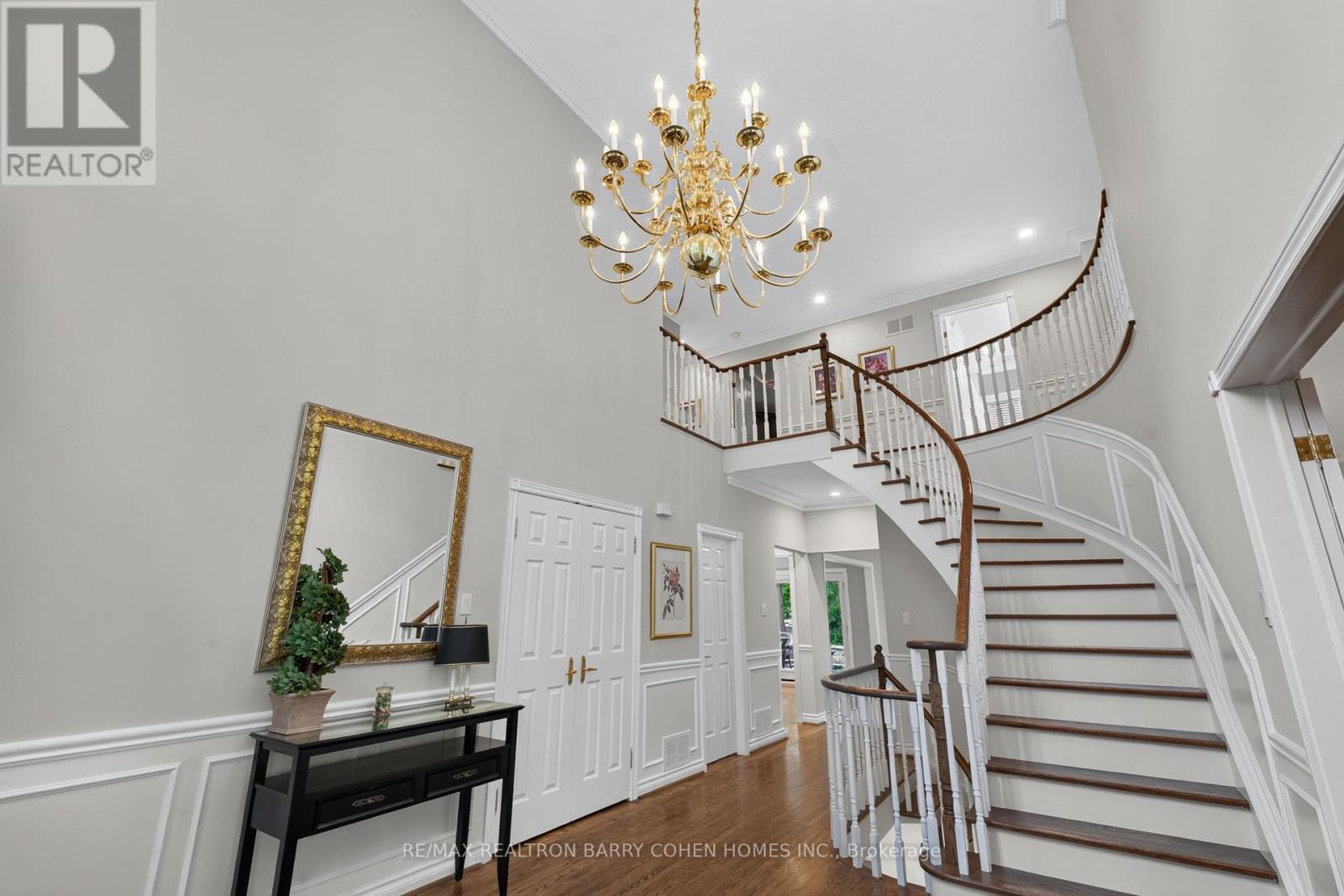110 UPPER CANADA DRIVE