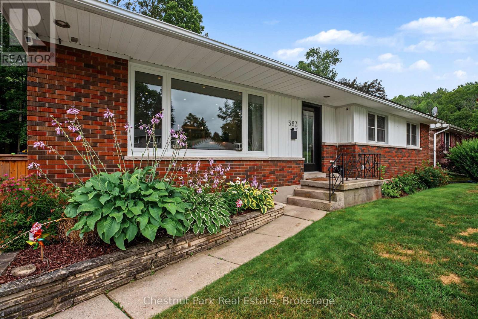 583 6TH STREET W