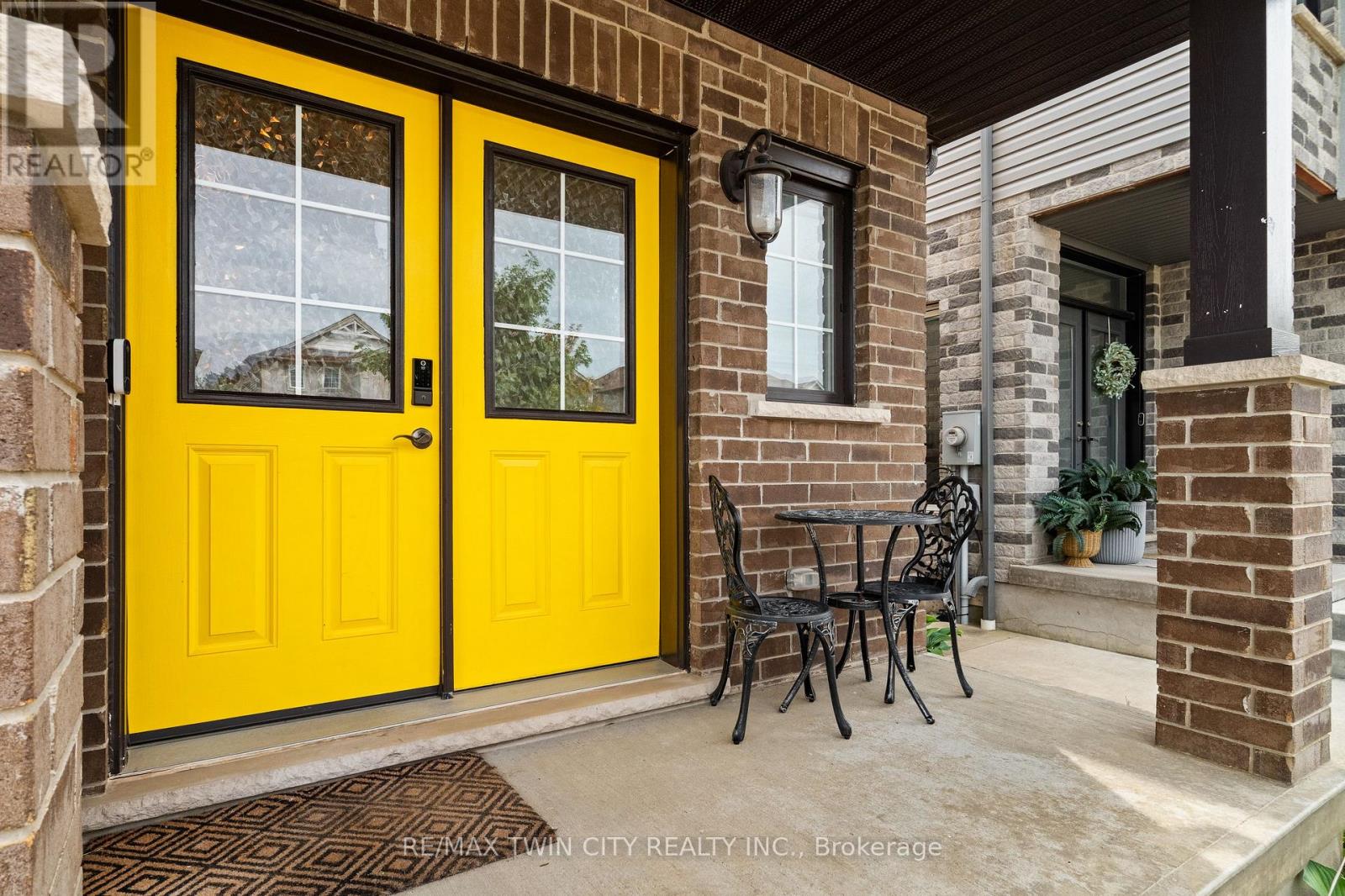 243 MOORLANDS CRESCENT