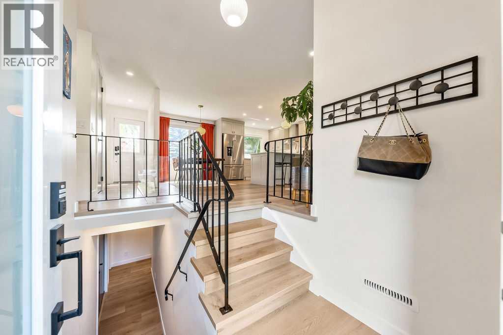 2011 Palliser Drive SW