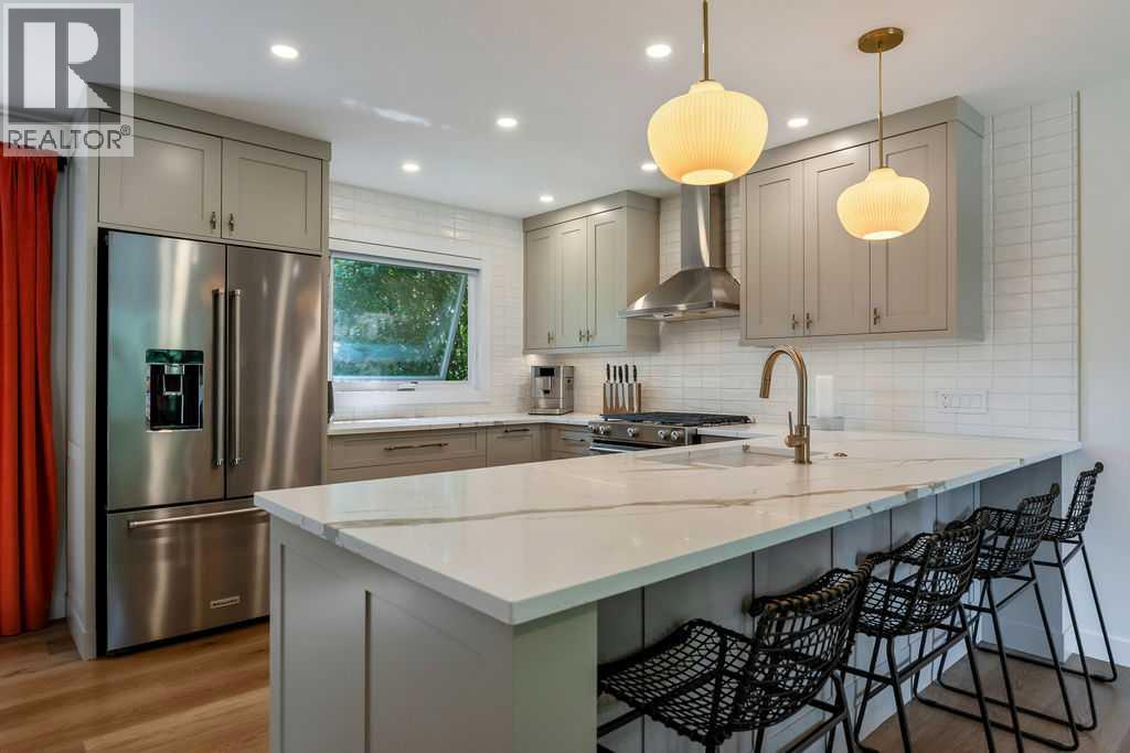 2011 Palliser Drive SW