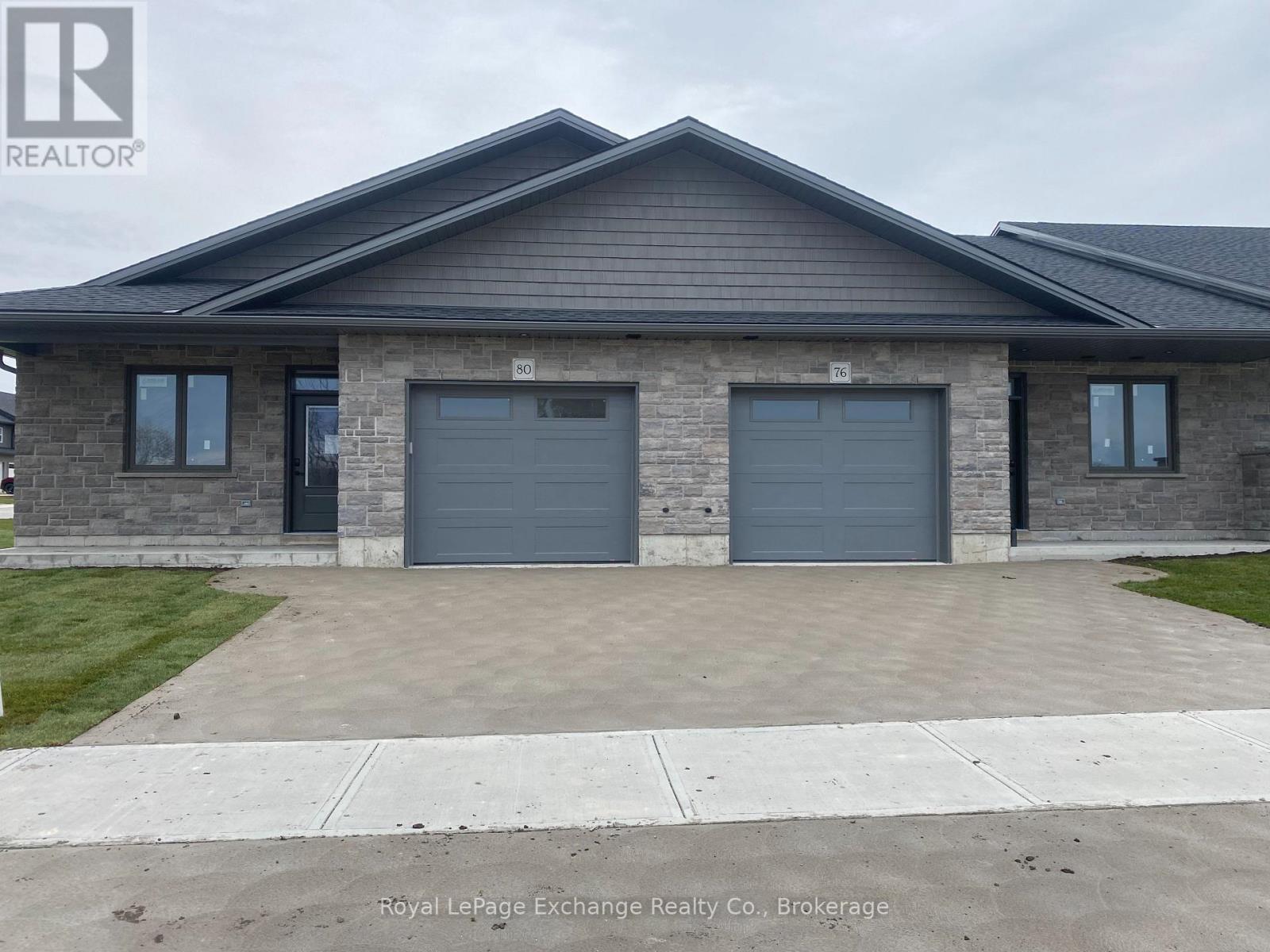 24 MERCEDES CRESCENT N