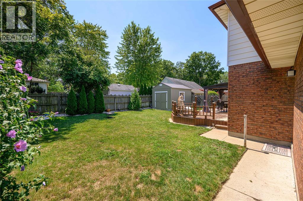 1685 TRINITY CRESCENT