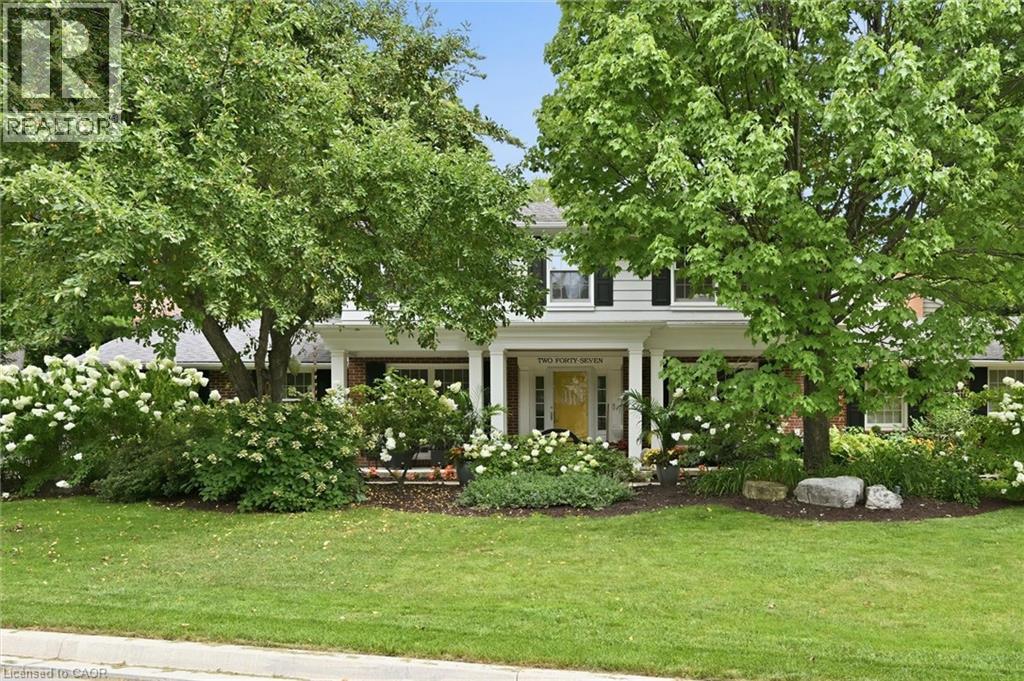 247 LINWOOD Crescent
