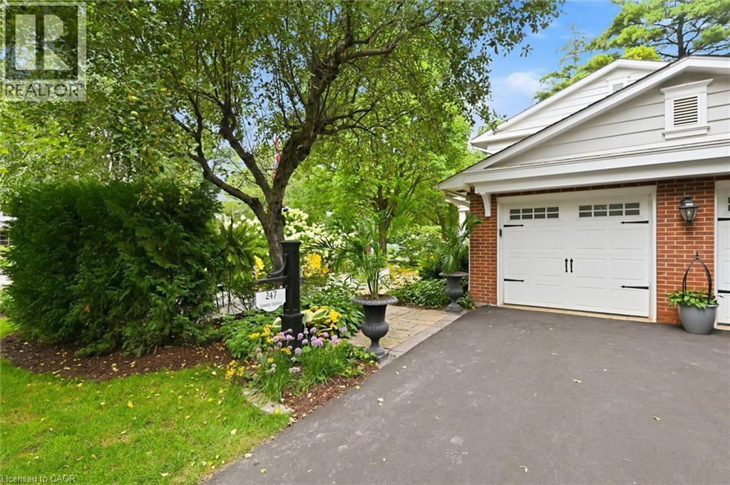 247 LINWOOD Crescent