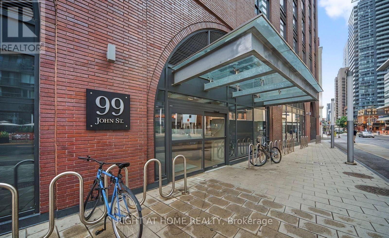 208 - 99 JOHN STREET