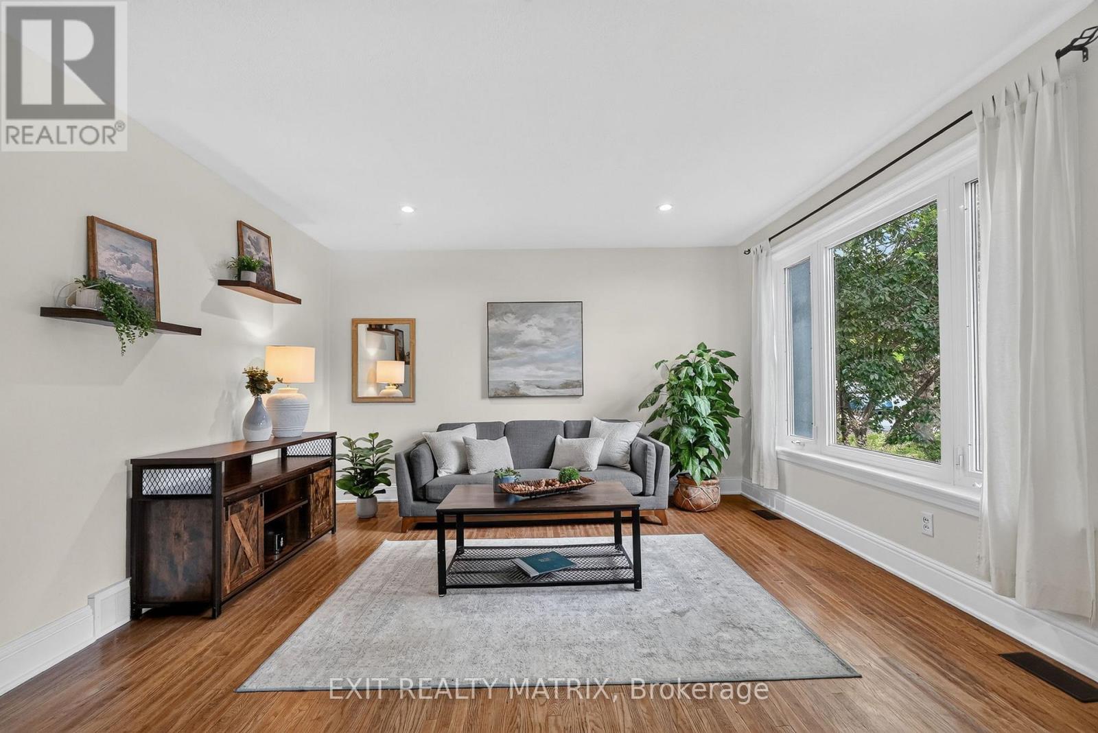 8150 VICTORIA STREET - Photo 3