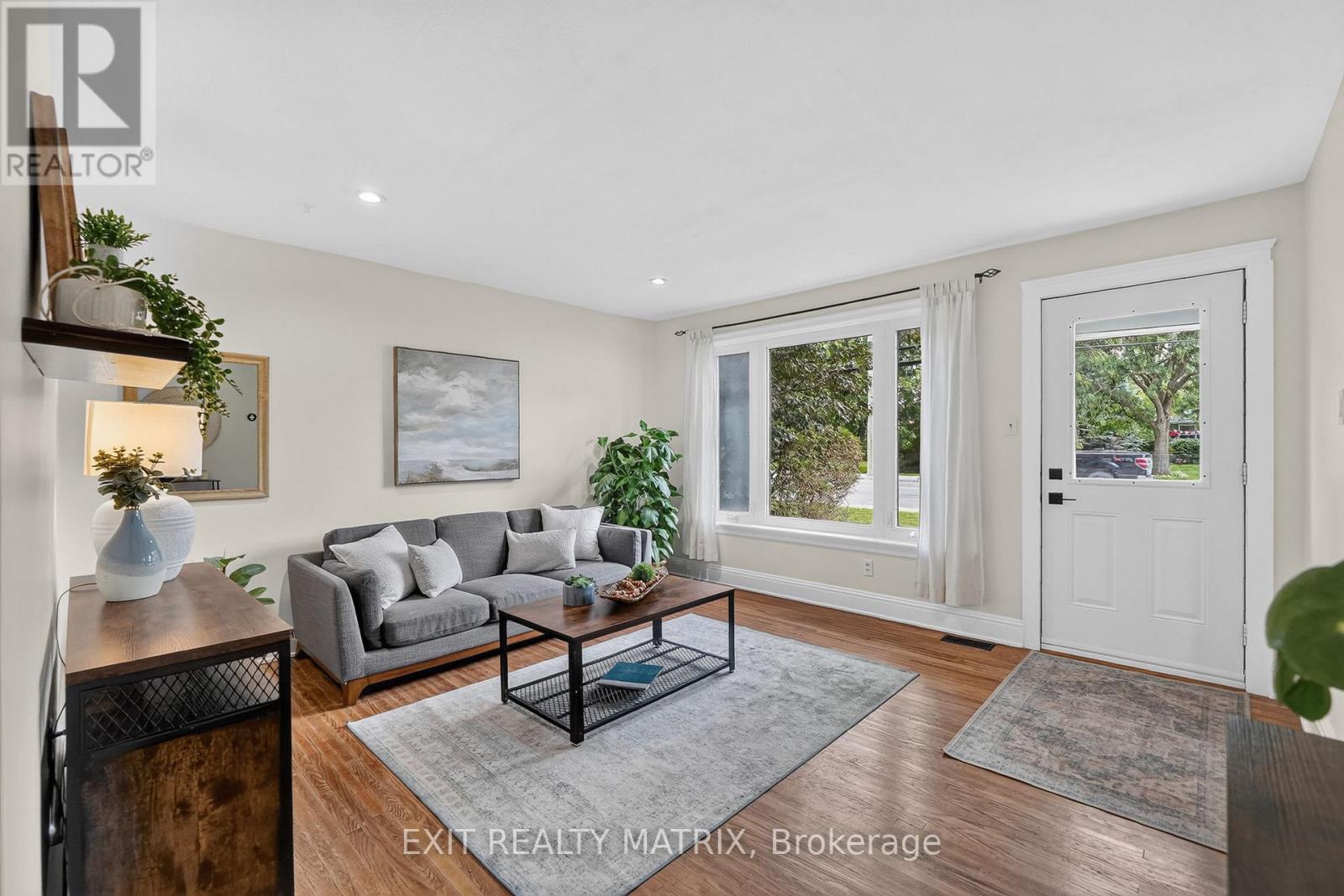 8150 VICTORIA STREET - Photo 4