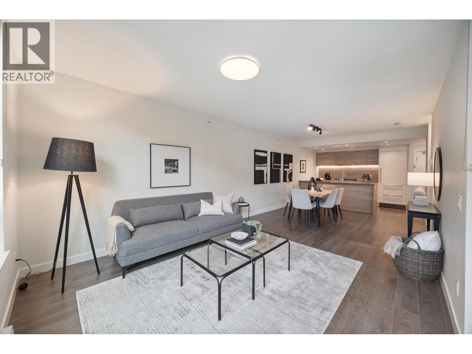 TH2 988 QUAYSIDE DRIVE