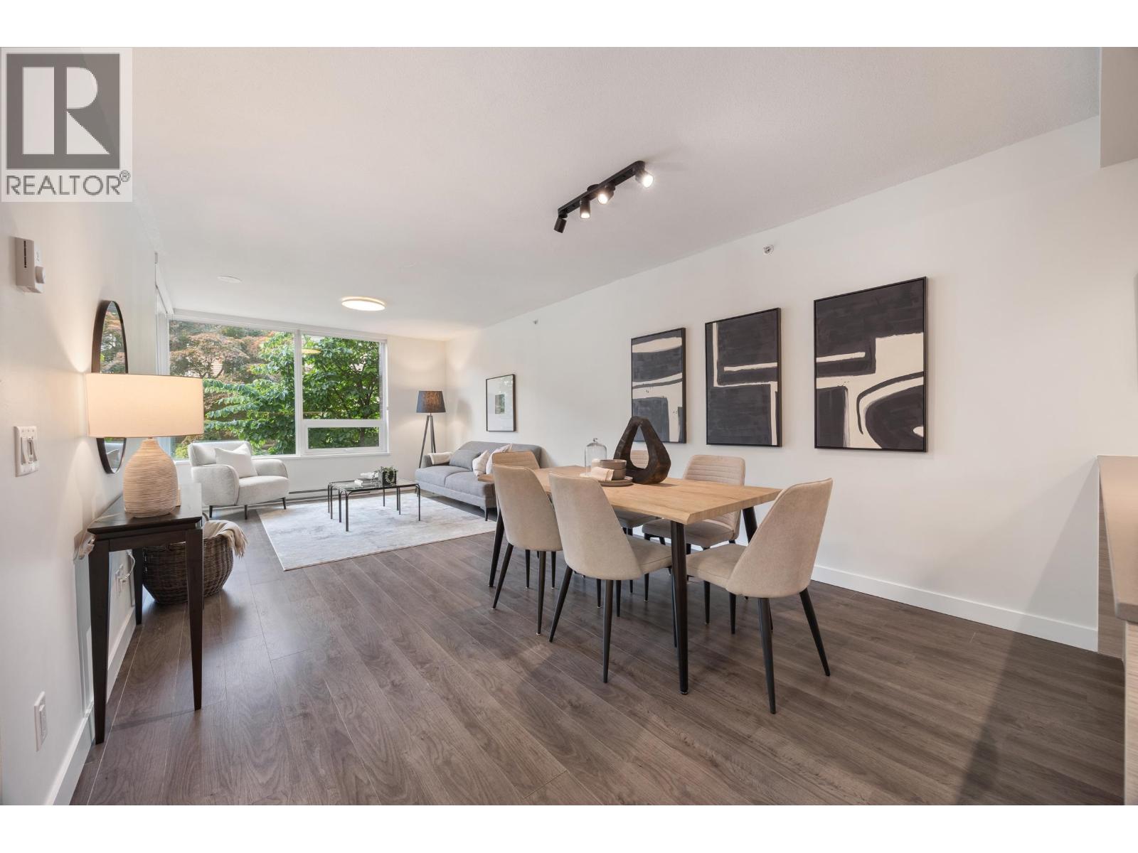 TH2 988 QUAYSIDE DRIVE