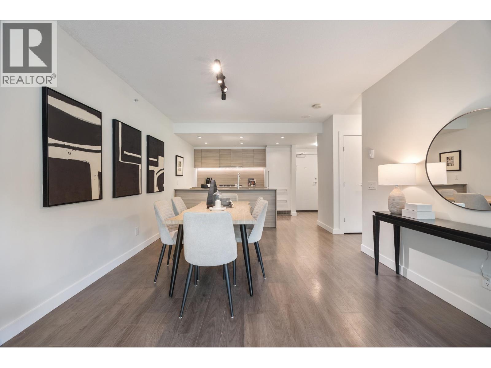TH2 988 QUAYSIDE DRIVE