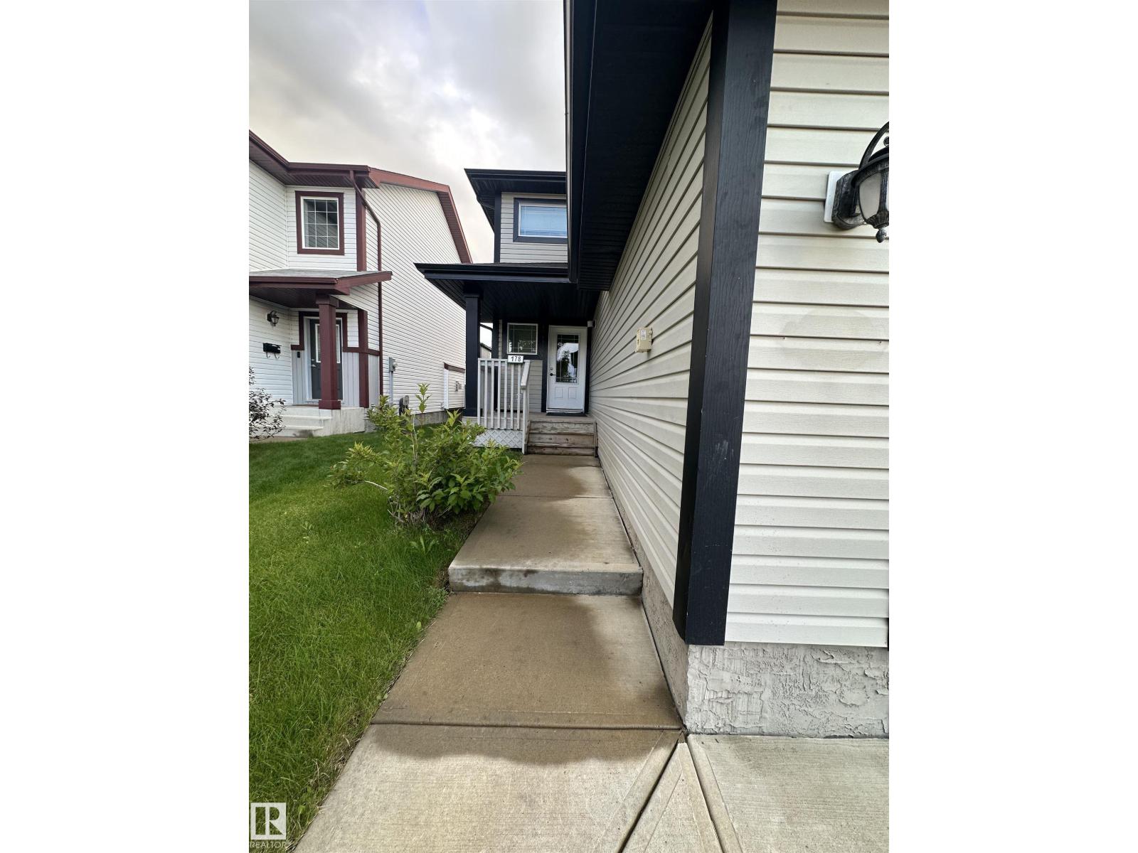 178 WOODBEND WY