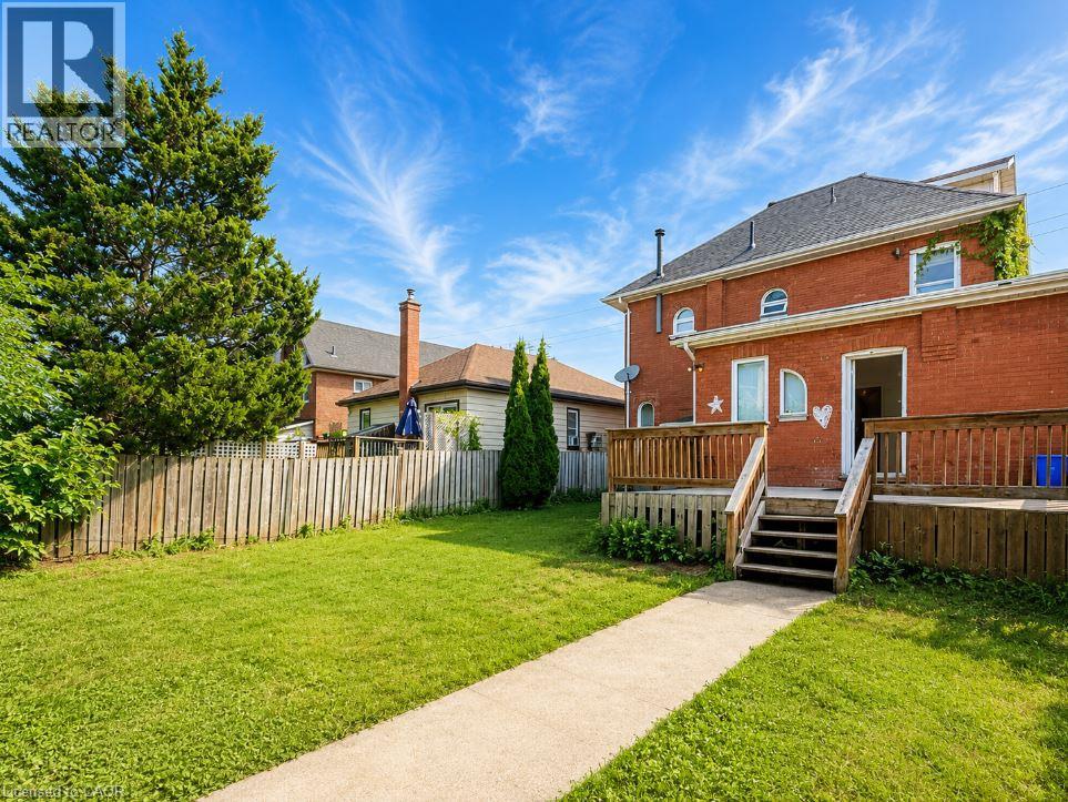219 ERIE Avenue Unit# Main