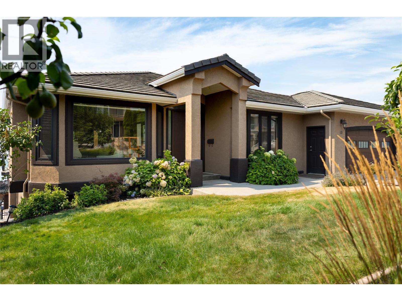 10 Bayview Heights
