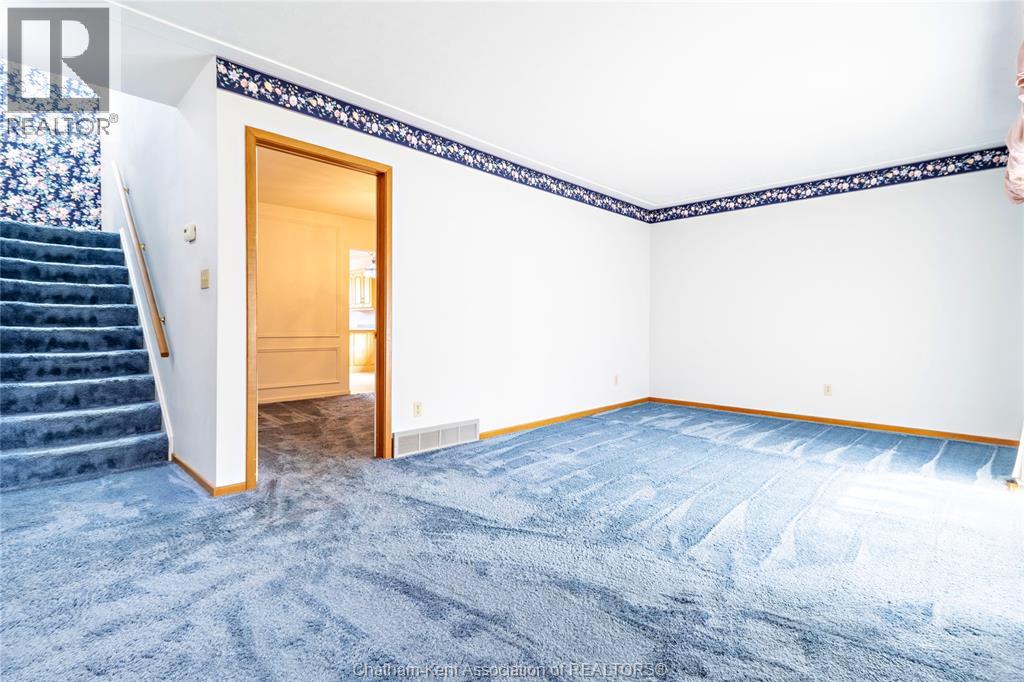 199 TWEEDSMUIR AVENUE East - Photo 4