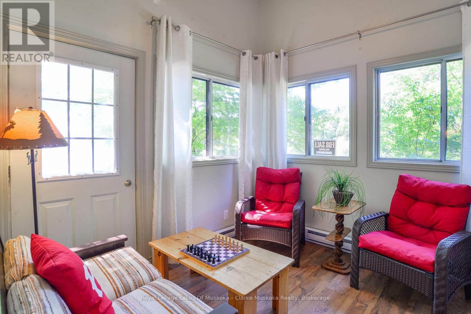 8 - 7 SILVER POINT ROAD