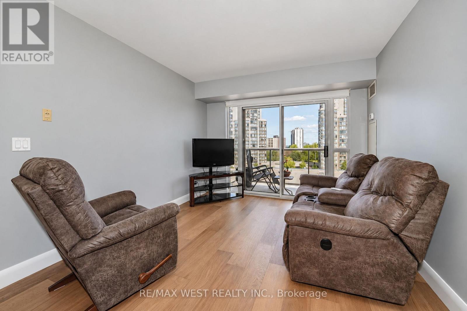 801 - 3650 KINGSTON ROAD