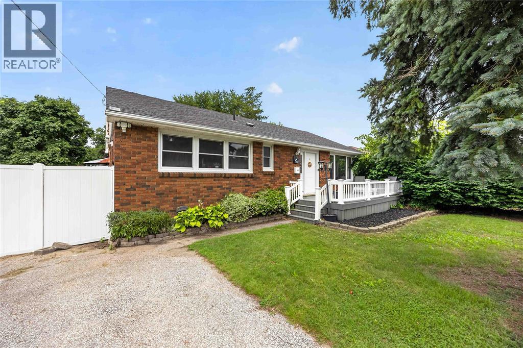 1108 ERROL ROAD East