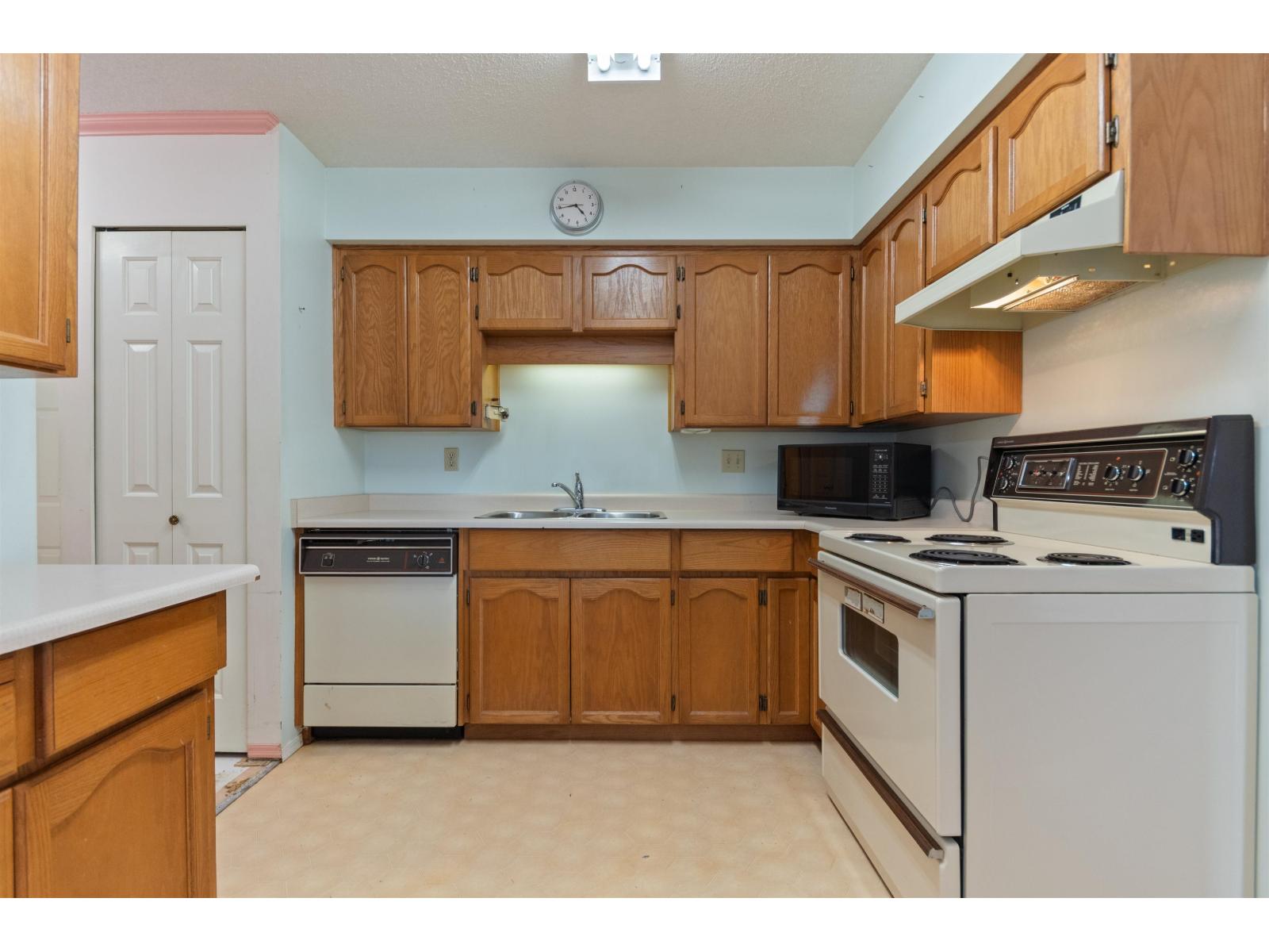 202 8725 ELM DRIVE, Chilliwack Proper South