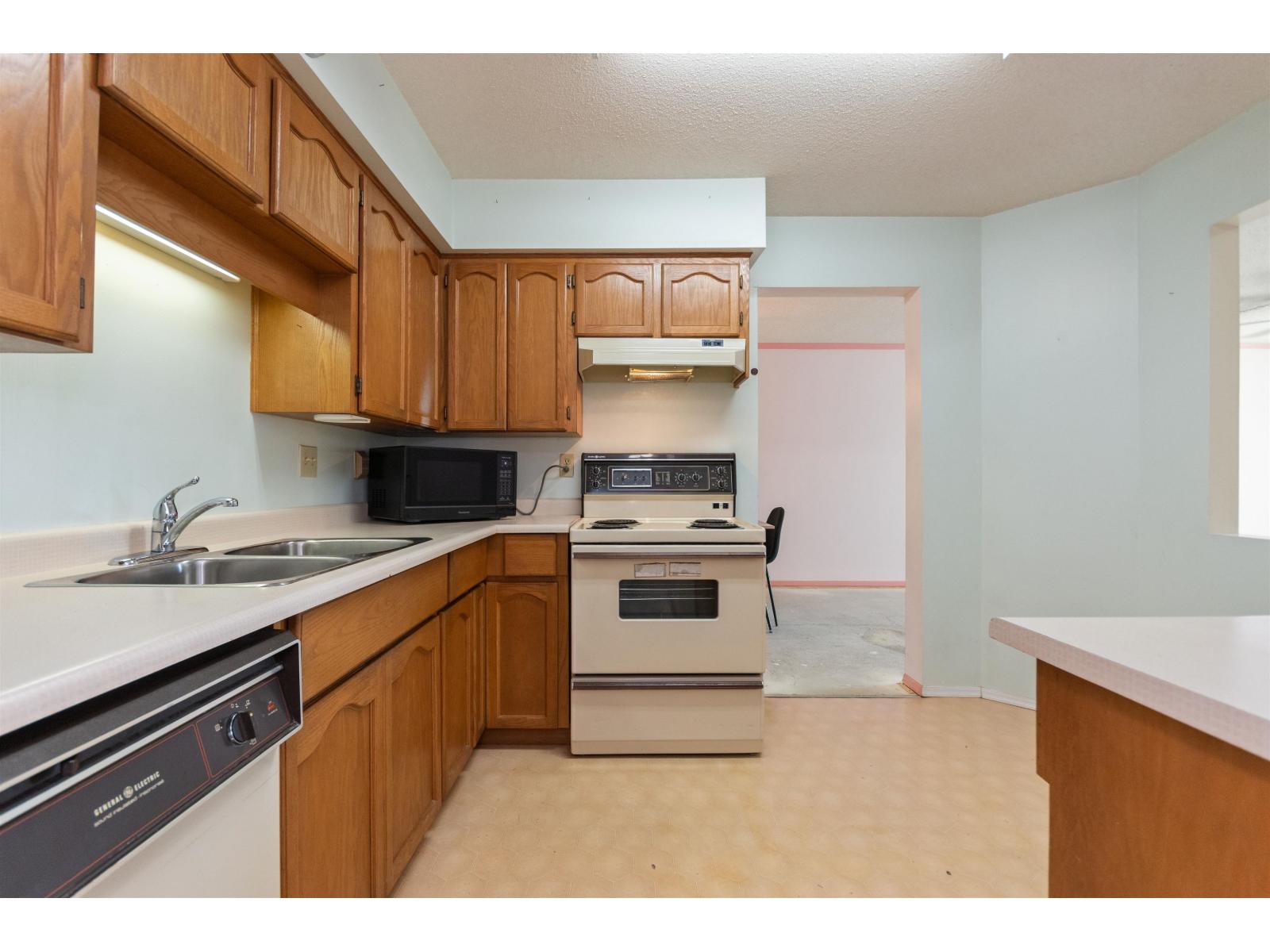 202 8725 ELM DRIVE, Chilliwack Proper South