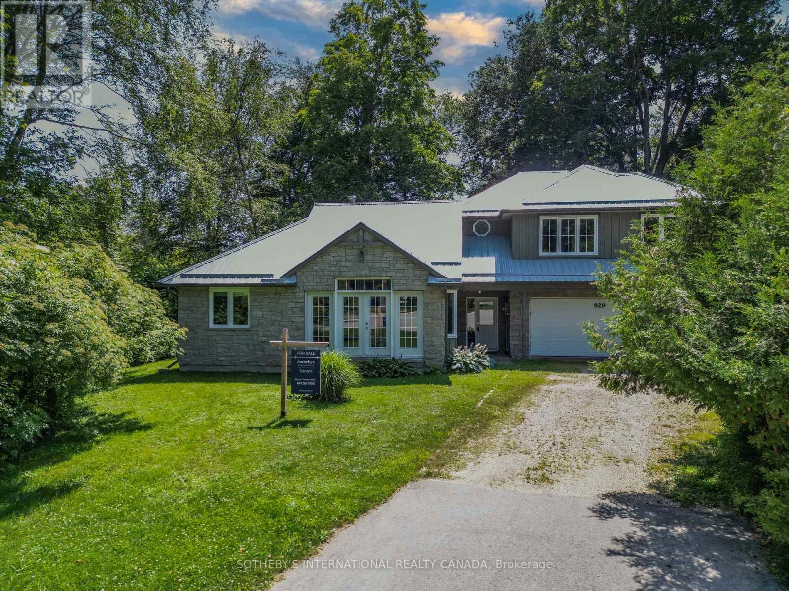 929 TANGLEWOOD DRIVE