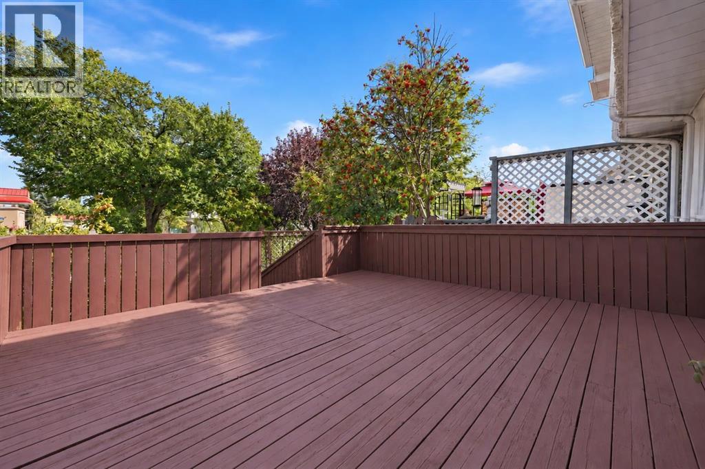 28 Martinglen Way NE