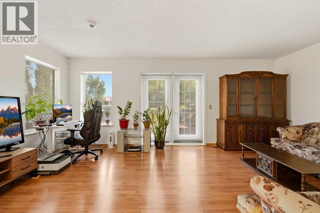 28 Martinglen Way NE