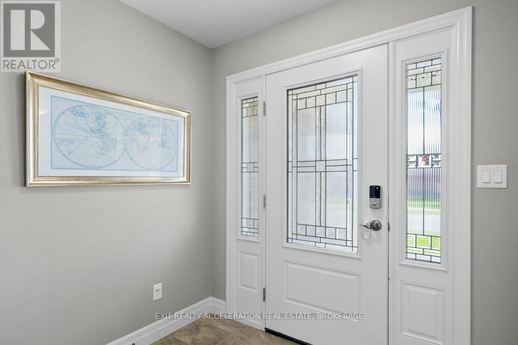 92 HARTWOOD CRESCENT - Photo 3