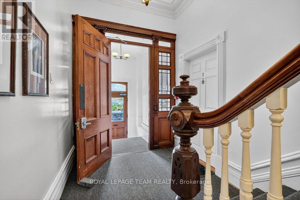 260 SOMERSET STREET W