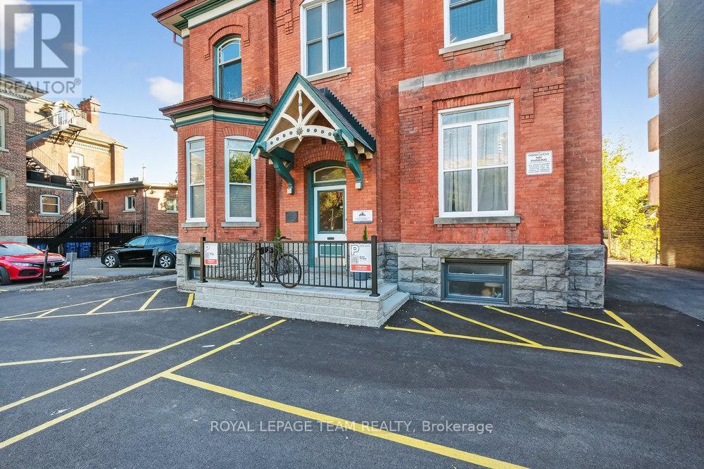 260 SOMERSET STREET W