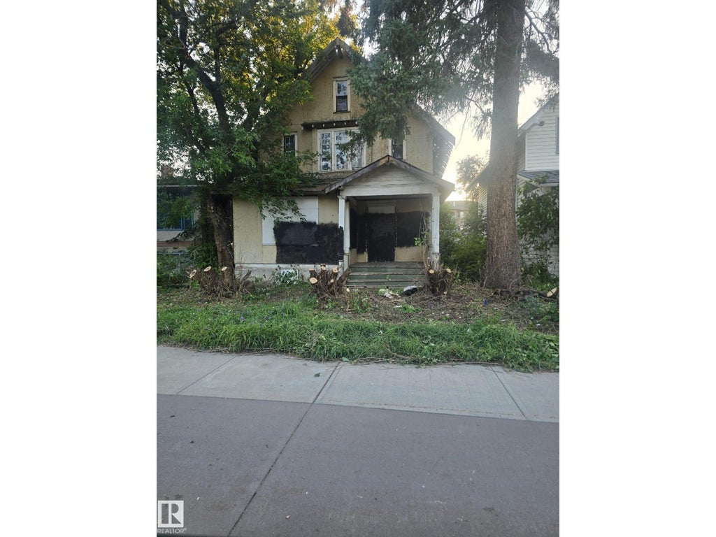 8526 106 ST NW