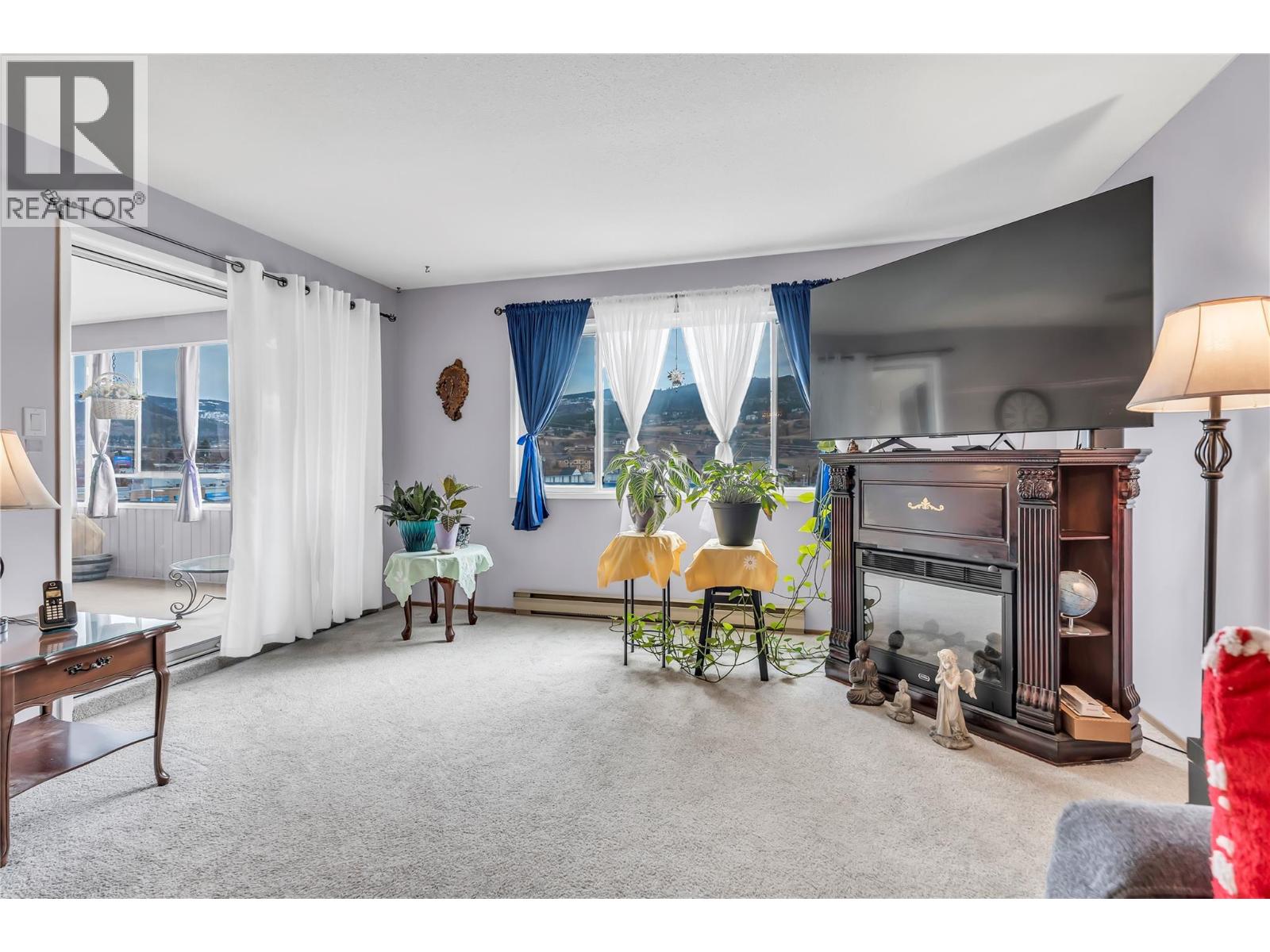 272 Green Avenue W Unit# 402