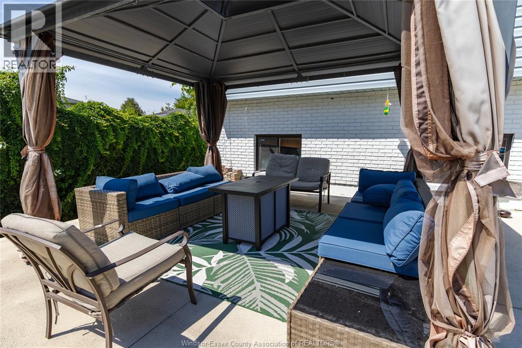 1479 SOUTHDALE DRIVE