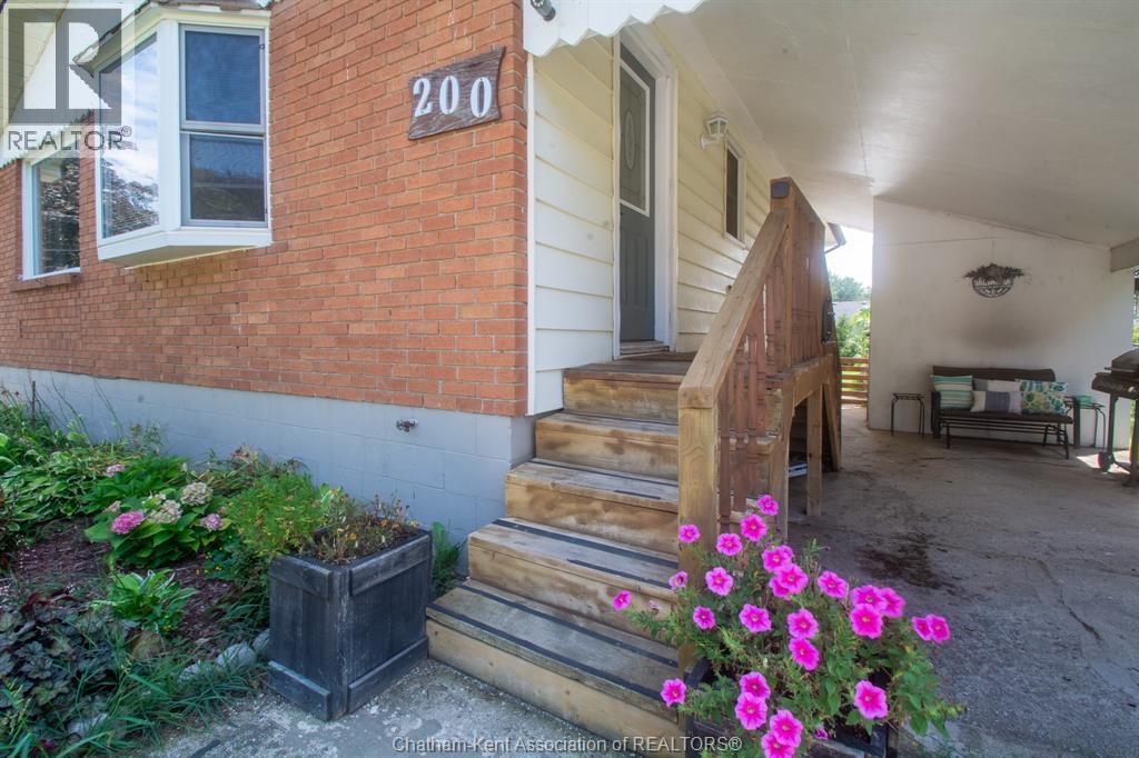 200 John STREET East