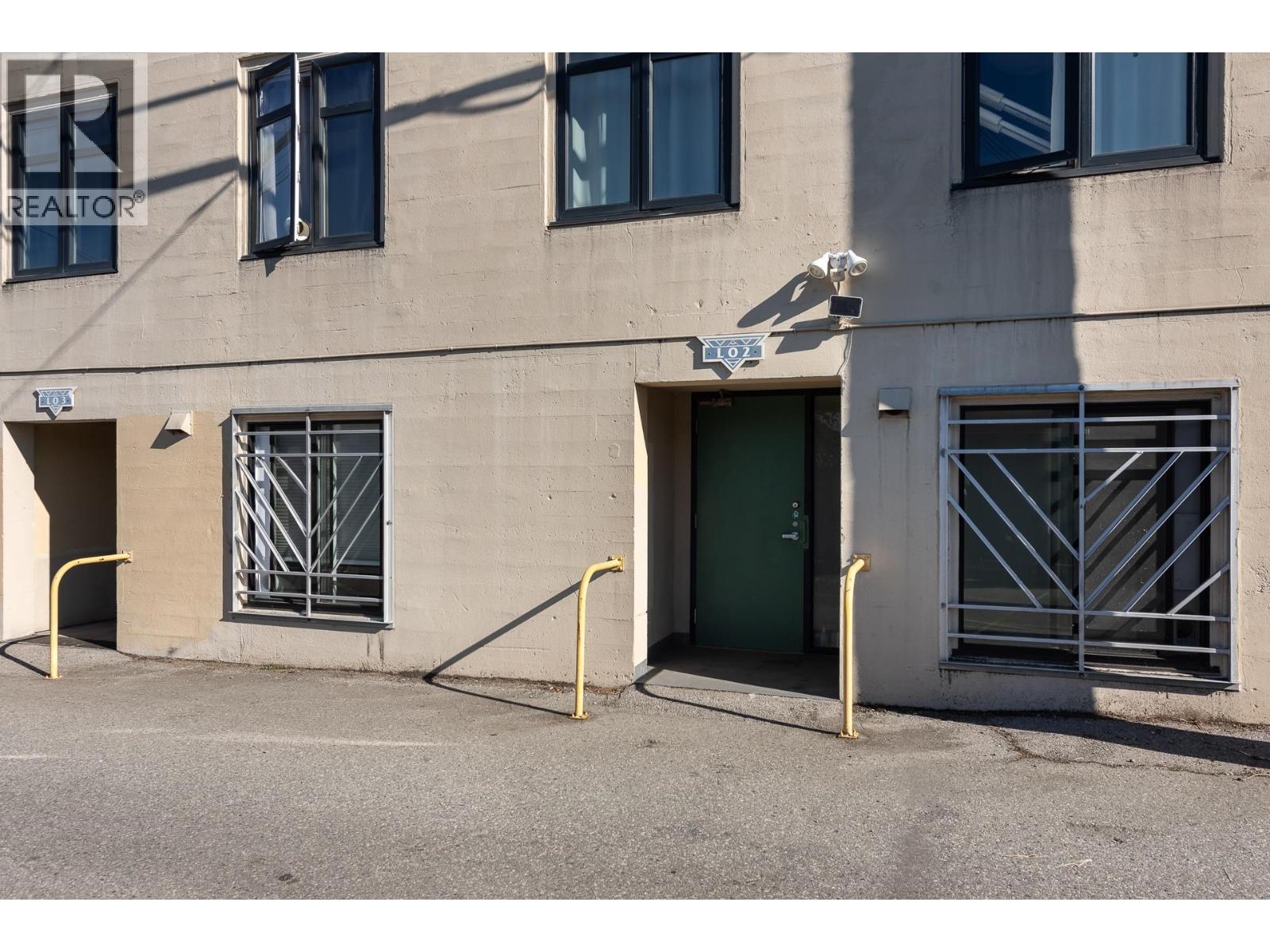 L2 2556 E HASTINGS STREET