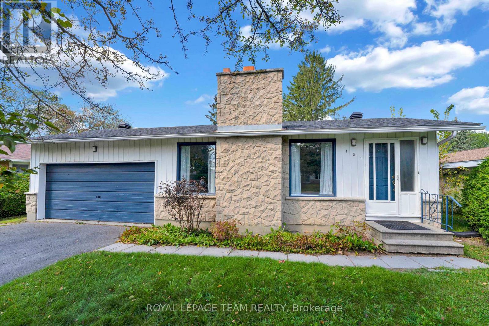 101 COUNTRY LANE W